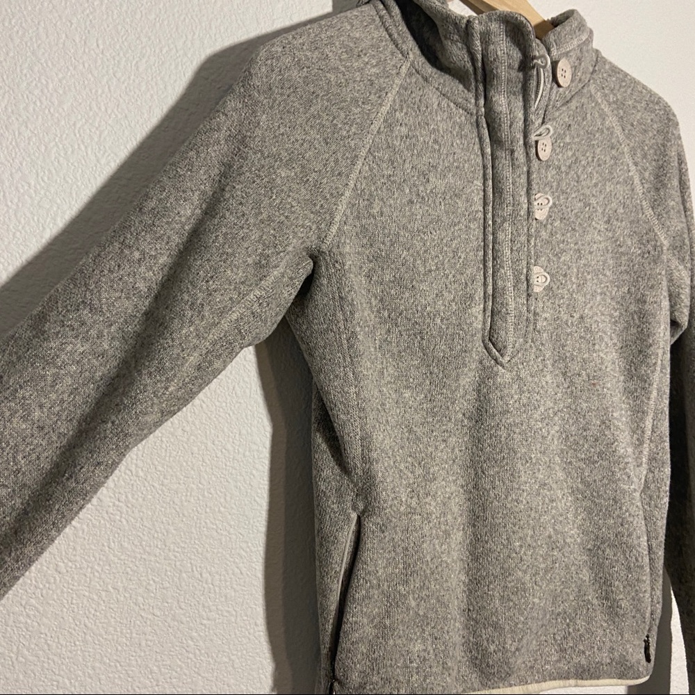 Small Northface sweatshirt with hood